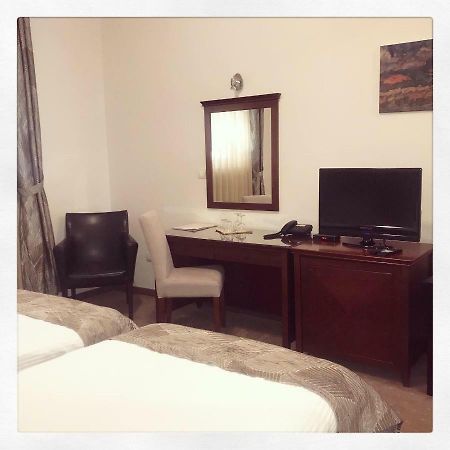 Garni Hotel Semlin B&B เบลเกรด ภายนอก รูปภาพ
