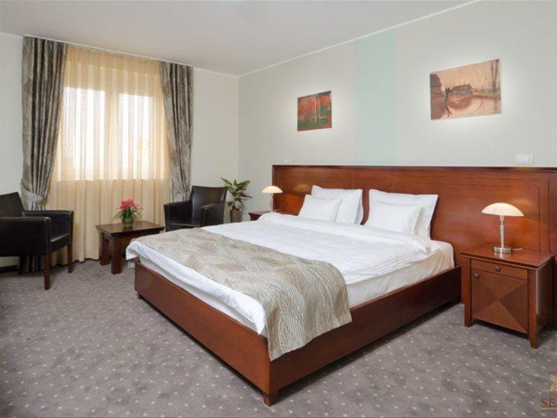 Garni Hotel Semlin B&B เบลเกรด ภายนอก รูปภาพ
