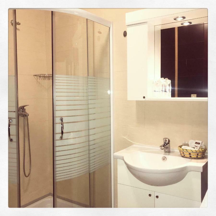 Garni Hotel Semlin B&B เบลเกรด ภายนอก รูปภาพ